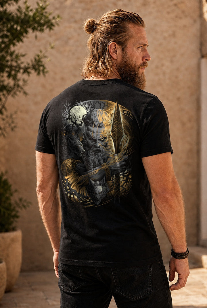 Odin Allvater T-Shirt Grau/Gold Rückendruck – Model outdoor