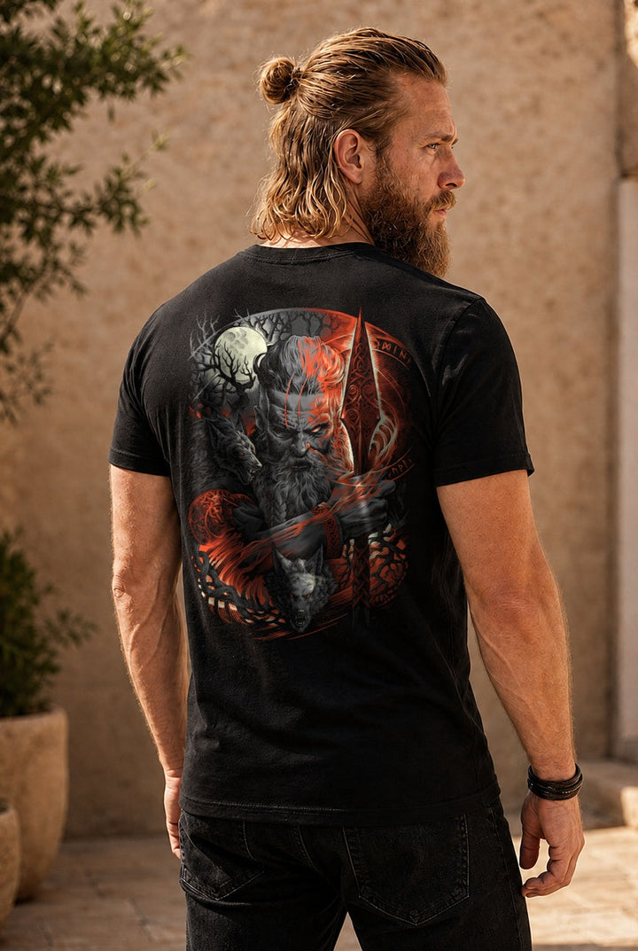 Odin Allvater T-Shirt Grau/Rot Rückendruck – Model outdoor