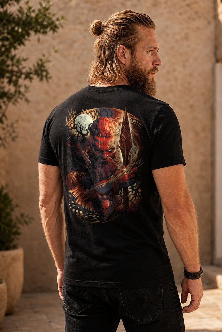 Odin Allvater T-Shirt Rot/Orange Rückendruck – Model outdoor
