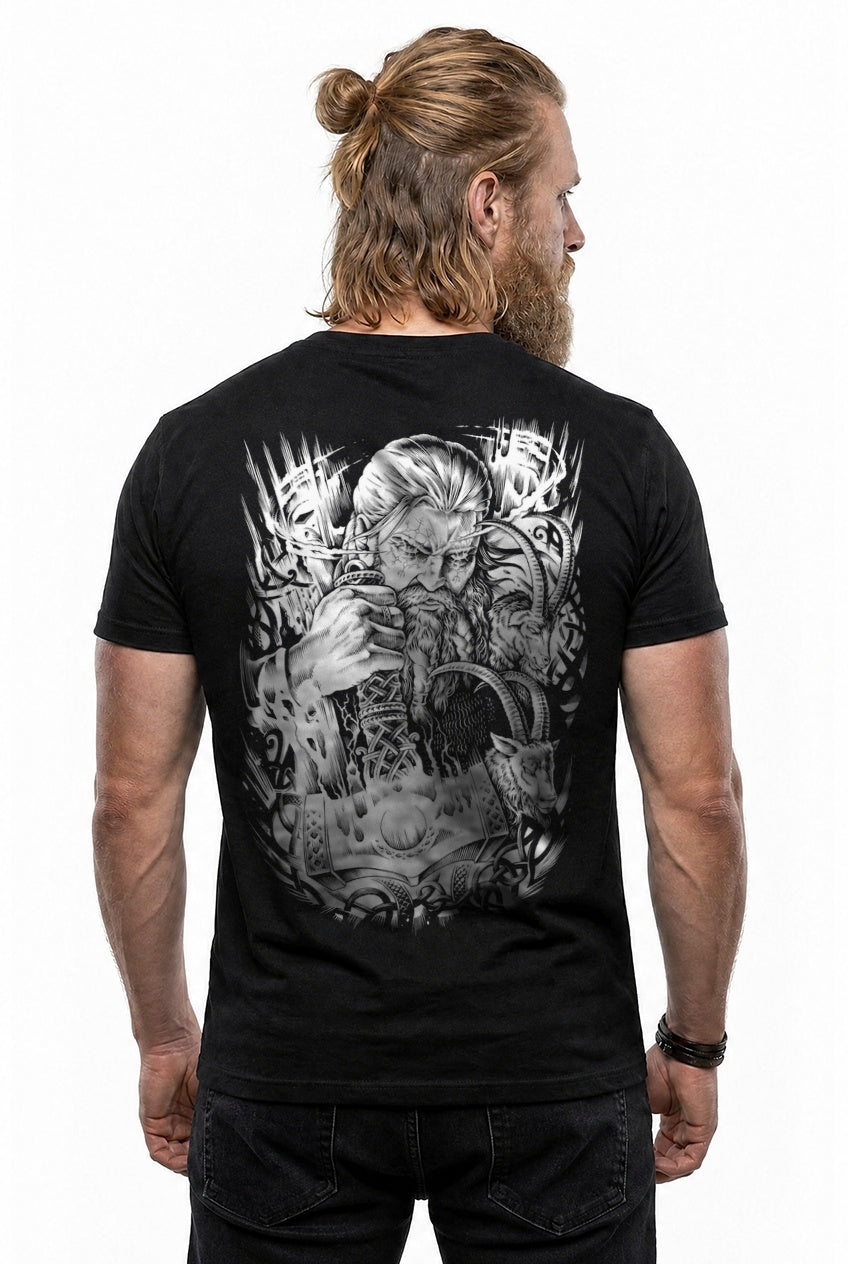 Thor & Mjölnir T-Shirt Schwarz/Weiss Rückendruck – Model studio