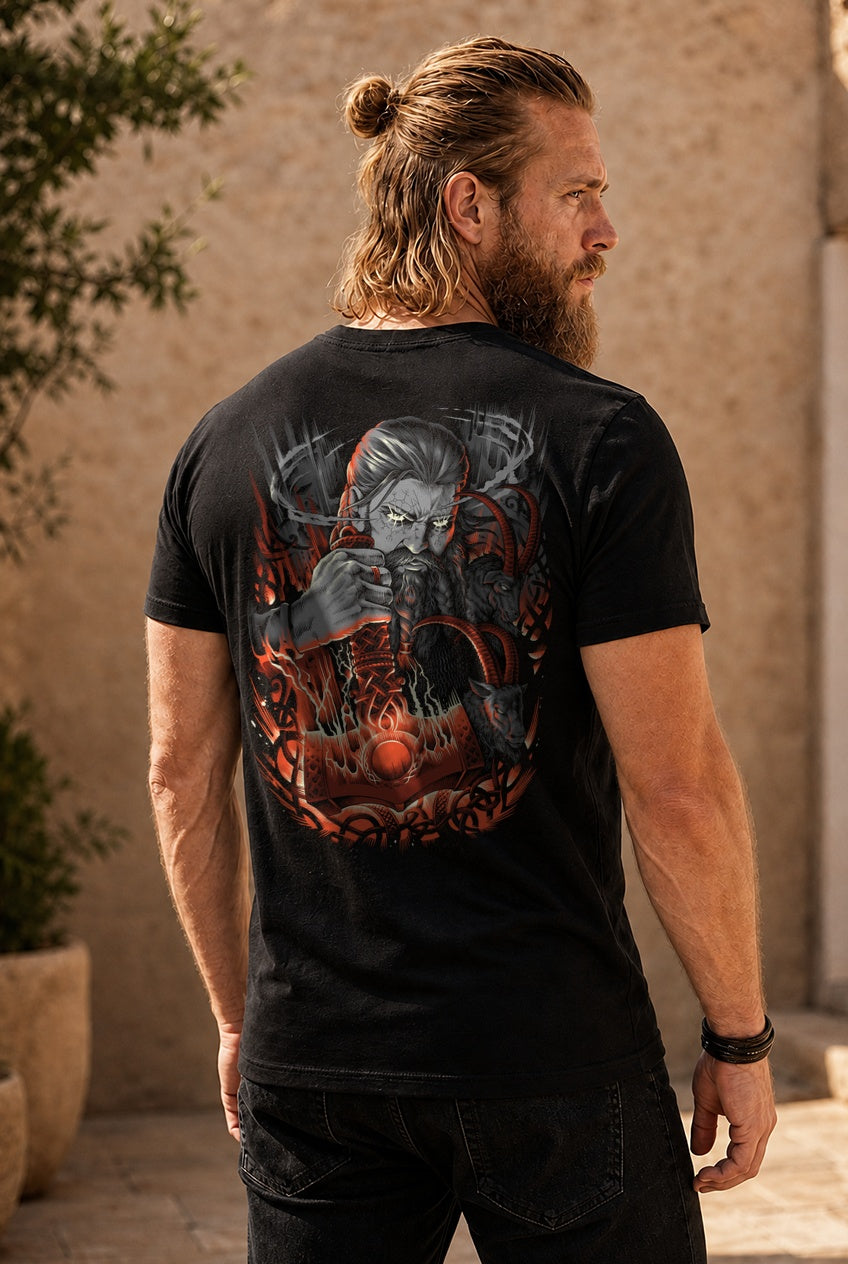 Thor & Mjölnir T-Shirt Grau/Rot Rückendruck – Model outdoor