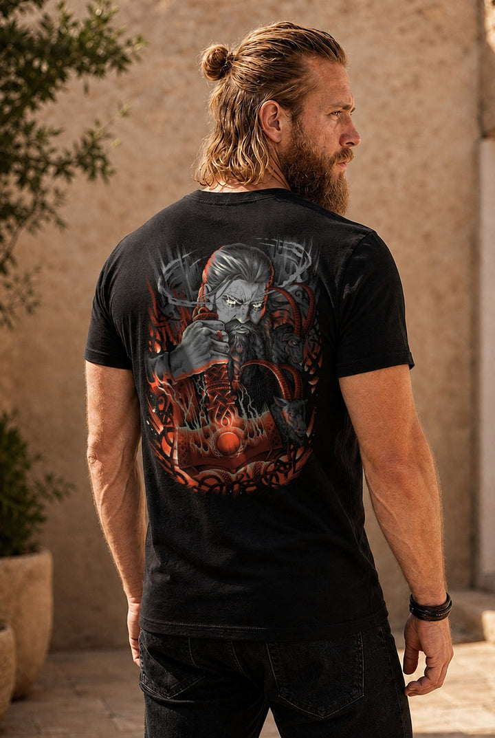 Thor & Mjölnir T-Shirt Grau/Rot Rückendruck – Model outdoor